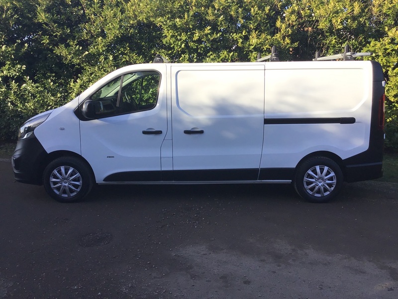 View VAUXHALL VIVARO 2900 L2H1 CDTI LONG WHEEL BASE 1 OWNER FULL HISTORY