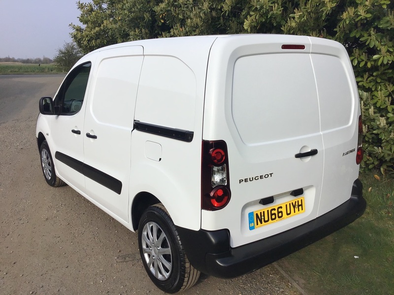 View PEUGEOT PARTNER HDI S L1 850 PANEL VAN SUPERB THROUGHOUT