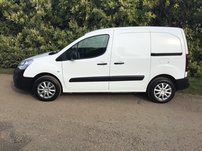 View PEUGEOT PARTNER HDI S L1 850 PANEL VAN SUPERB THROUGHOUT