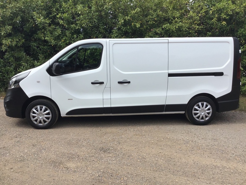 View VAUXHALL VIVARO 120PS, 2900 CDTI EURO 6 LONG WHEEL BASE VAN