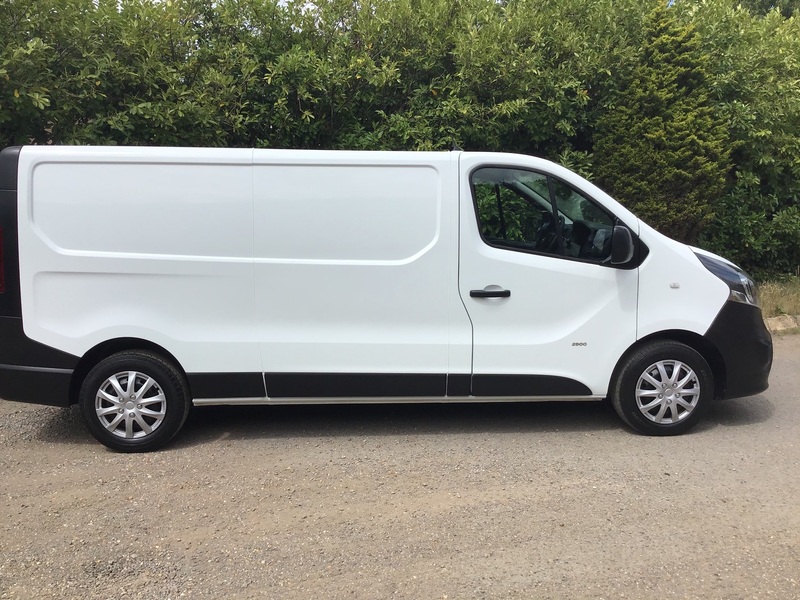 VAUXHALL VIVARO