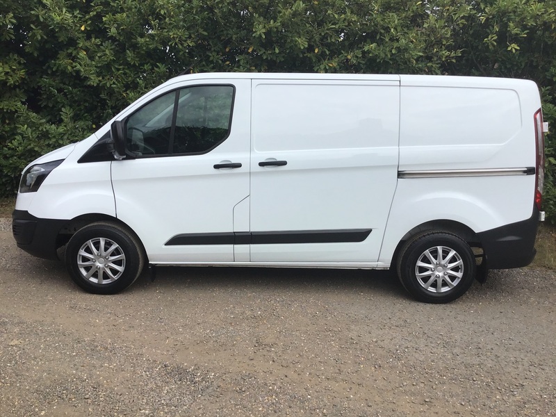 View FORD TRANSIT CUSTOM 2.0 TDCI 290 105PS L1 H1 EURO 6 VAN, 51,000 MILES, ULEZ COMPLIANT