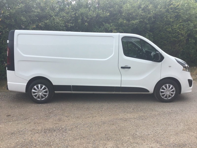 VAUXHALL VIVARO
