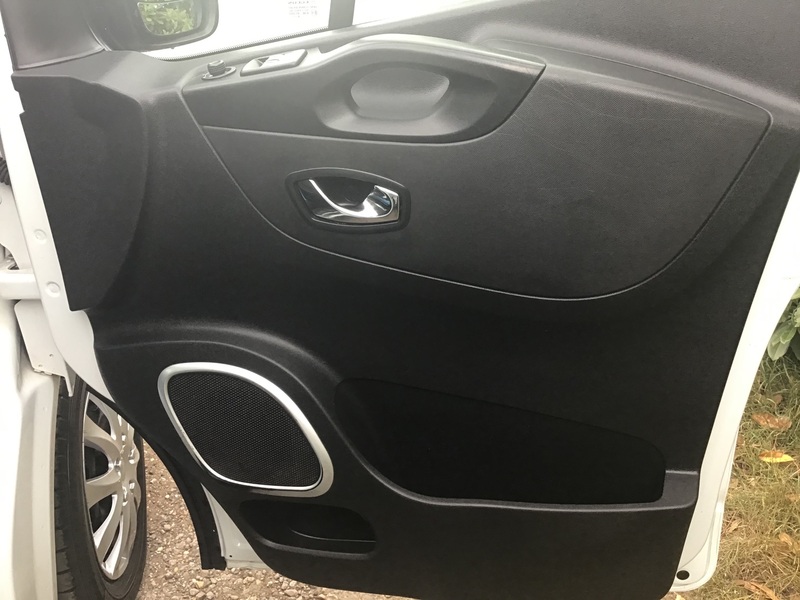 VAUXHALL VIVARO
