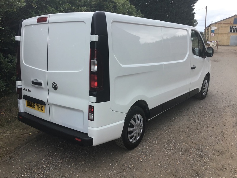 VAUXHALL VIVARO