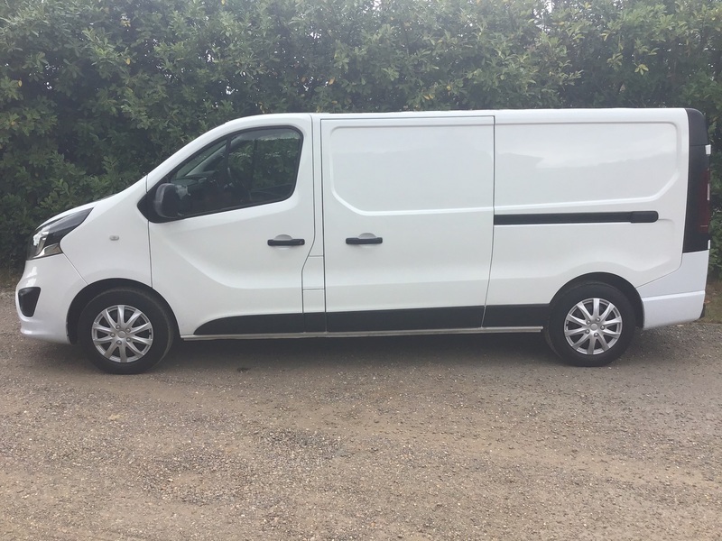 View VAUXHALL VIVARO VIVARO 1.6 CDTI 120PS L2H1 2900 SPORTIVE VAN, LONG WHEEL BASE, EURO6 ULEZ COMPLIANT, AIR-CON 1 OWNER