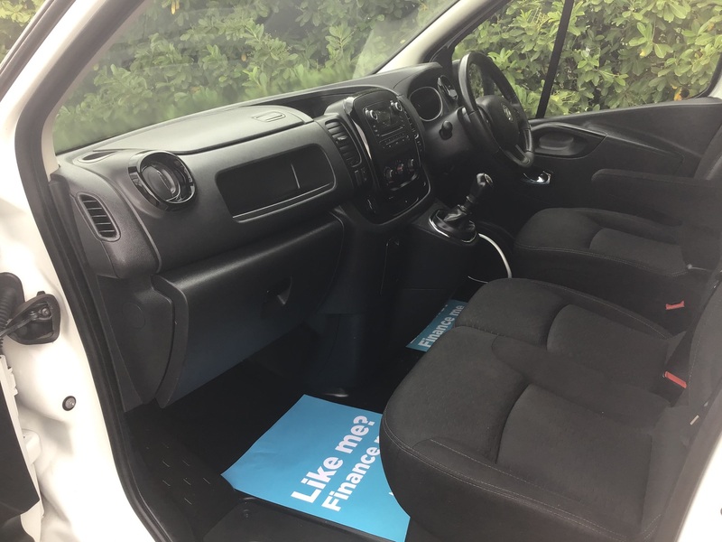 VAUXHALL VIVARO