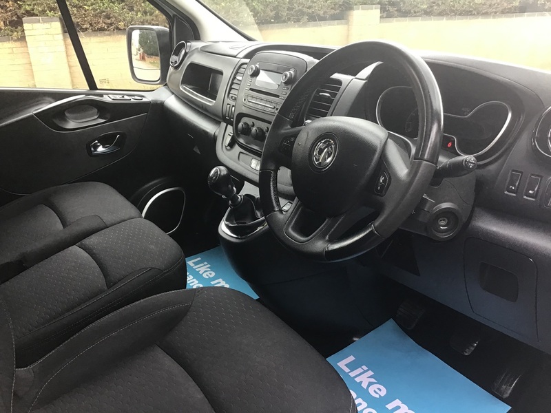 VAUXHALL VIVARO