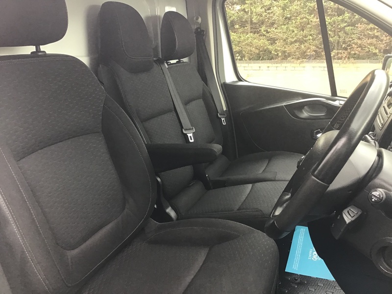 VAUXHALL VIVARO