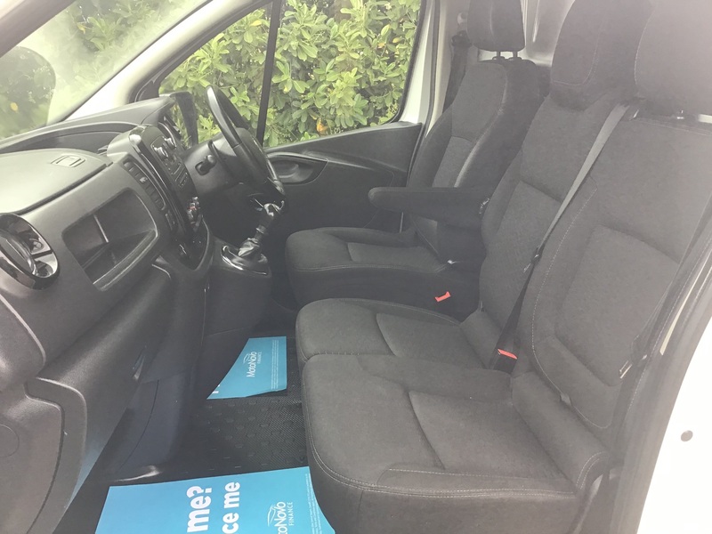 VAUXHALL VIVARO