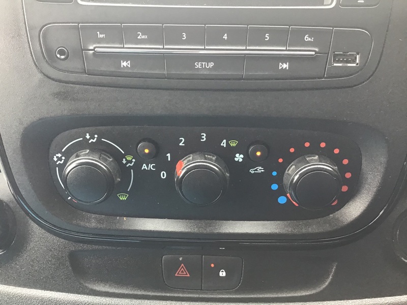 VAUXHALL VIVARO