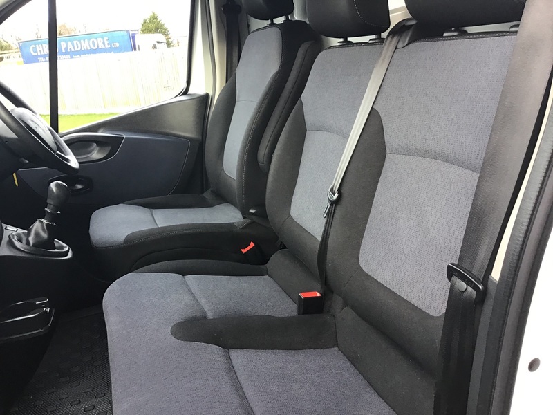 VAUXHALL VIVARO