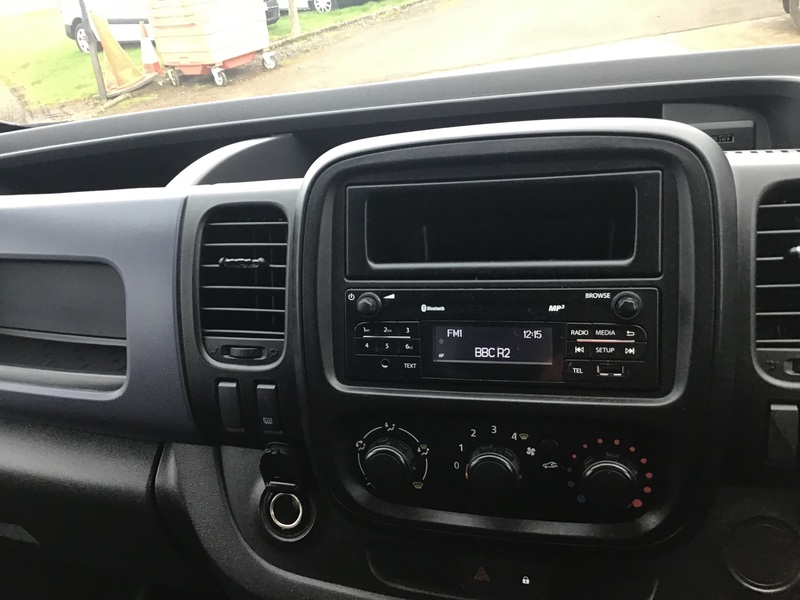 VAUXHALL VIVARO