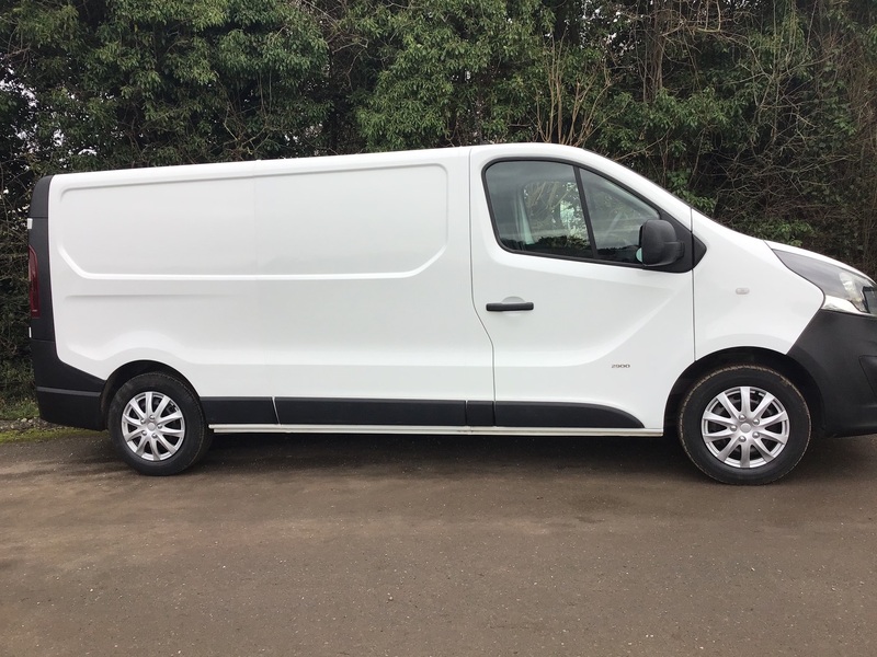 VAUXHALL VIVARO
