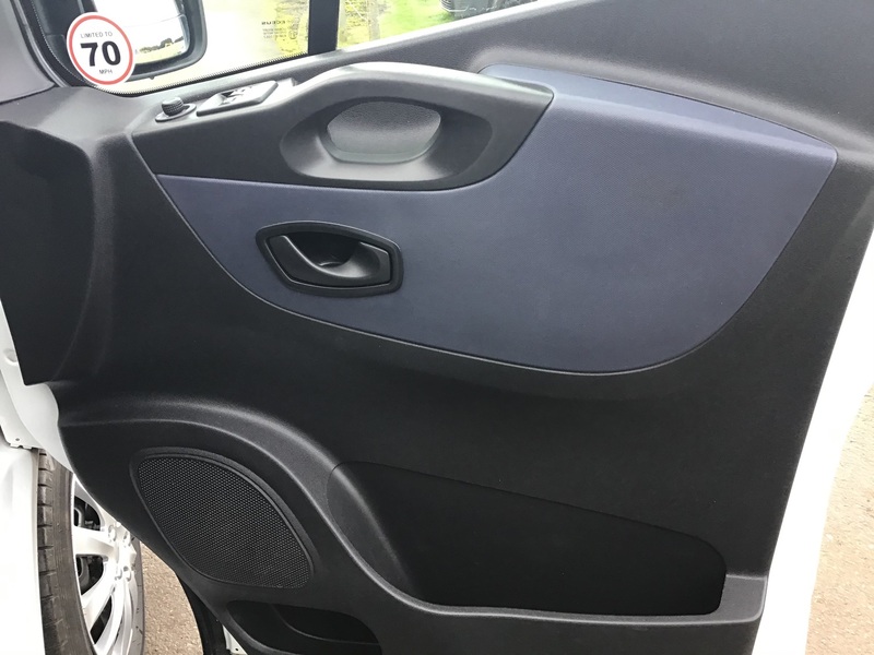 VAUXHALL VIVARO