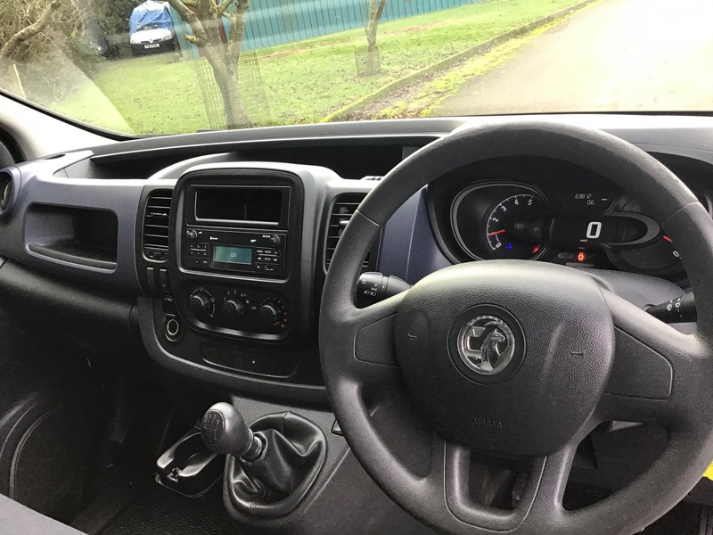 VAUXHALL VIVARO