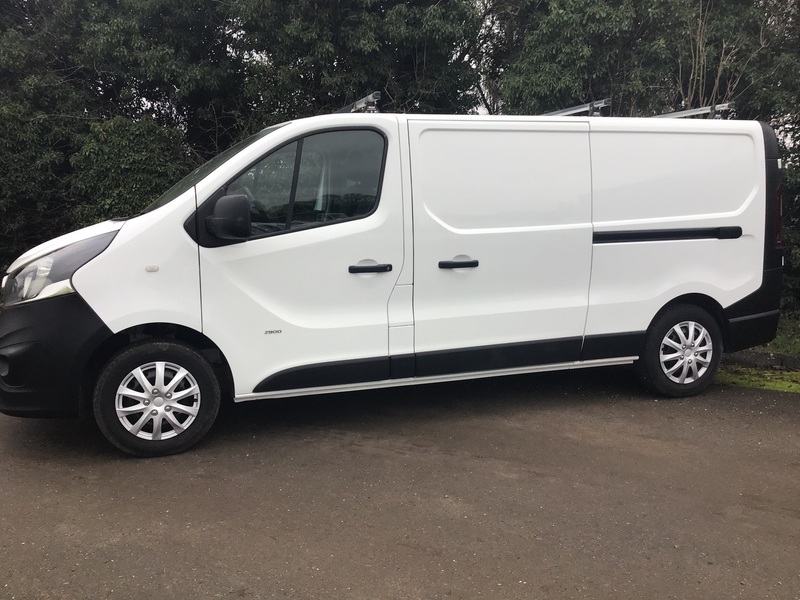 VAUXHALL VIVARO