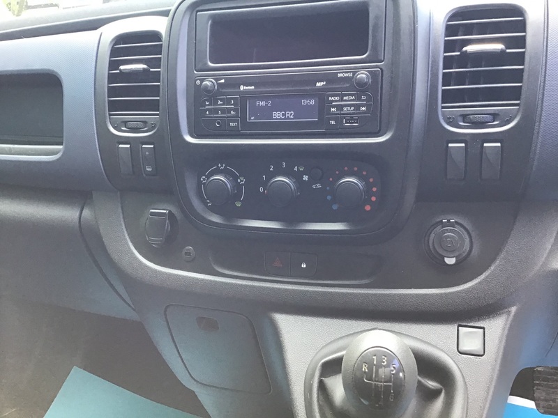 VAUXHALL VIVARO