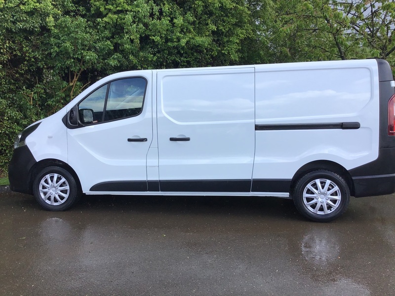 VAUXHALL VIVARO