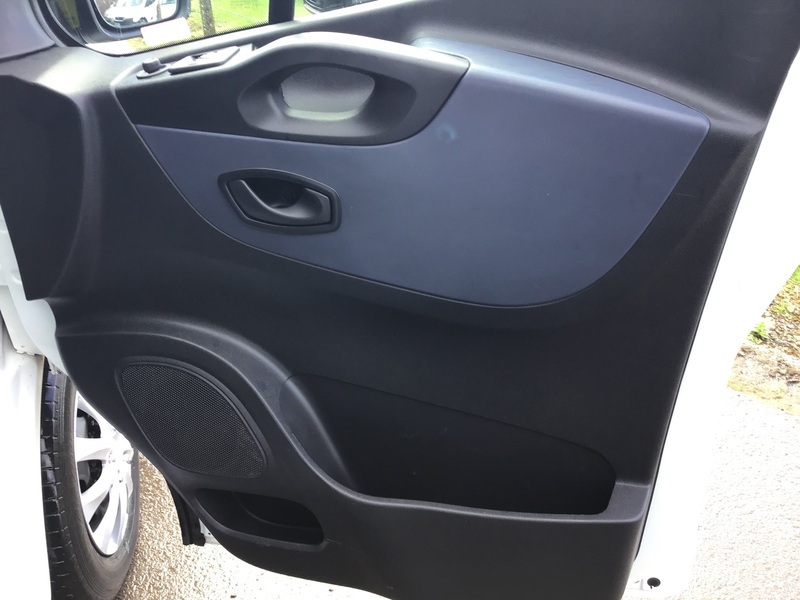 VAUXHALL VIVARO