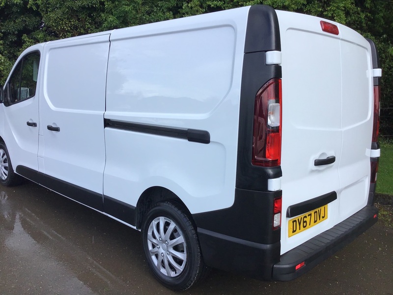 VAUXHALL VIVARO