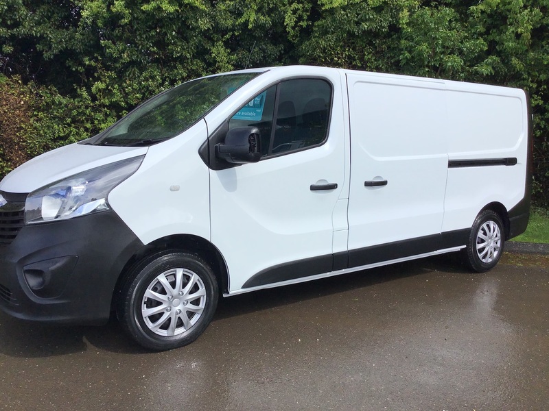 VAUXHALL VIVARO