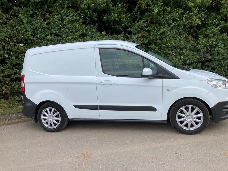 View FORD TRANSIT COURIER 1.6 LITRE TREND TDCI