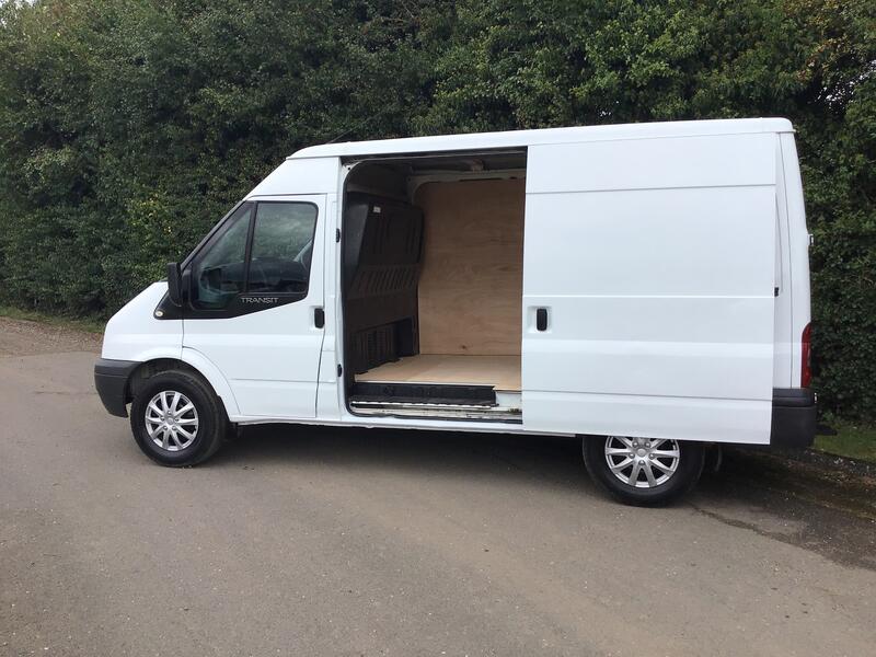 View FORD TRANSIT T350 115 PS 2.4 TDCi MWB Med Roof 6 Speed Rear Wheel Drive