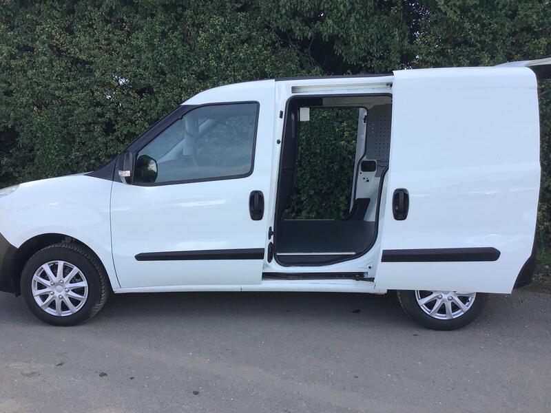 View VAUXHALL COMBO No VAT To PAY, Glazed Tailgate, Twin Side Doors1.3 CDTi 2000 ecoFLEX 16v