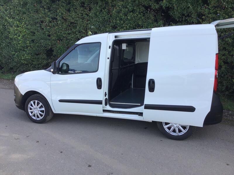 View VAUXHALL COMBO No VAT To PAY, Glazed Tailgate, Twin Side Doors1.3 CDTi 2000 ecoFLEX 16v